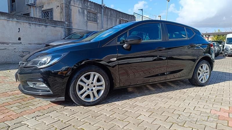 Usata Opel Astra Business 110 CV (80 kW) 2019 Nero Berlina