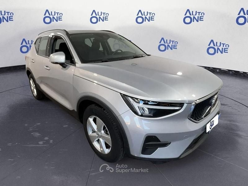 Usata Volvo XC40 129 CV (94 kW) 2023 Argento SUV