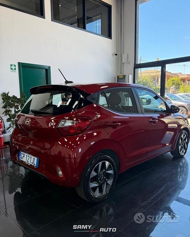Usata Hyundai i10 67 CV (49 kW) 2023 Rosso Utilitaria