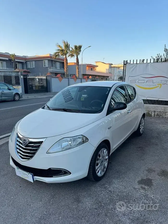 Usata Lancia Ypsilon Gold 95 CV (69 kW) 2012 Bianco Utilitaria