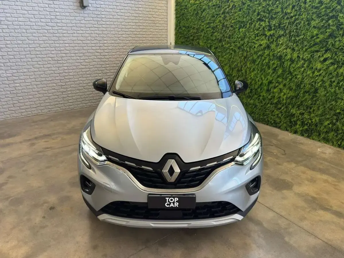 Usata Renault Captur Techno 101 CV (74 kW) 2024 Argento metallizzato SUV