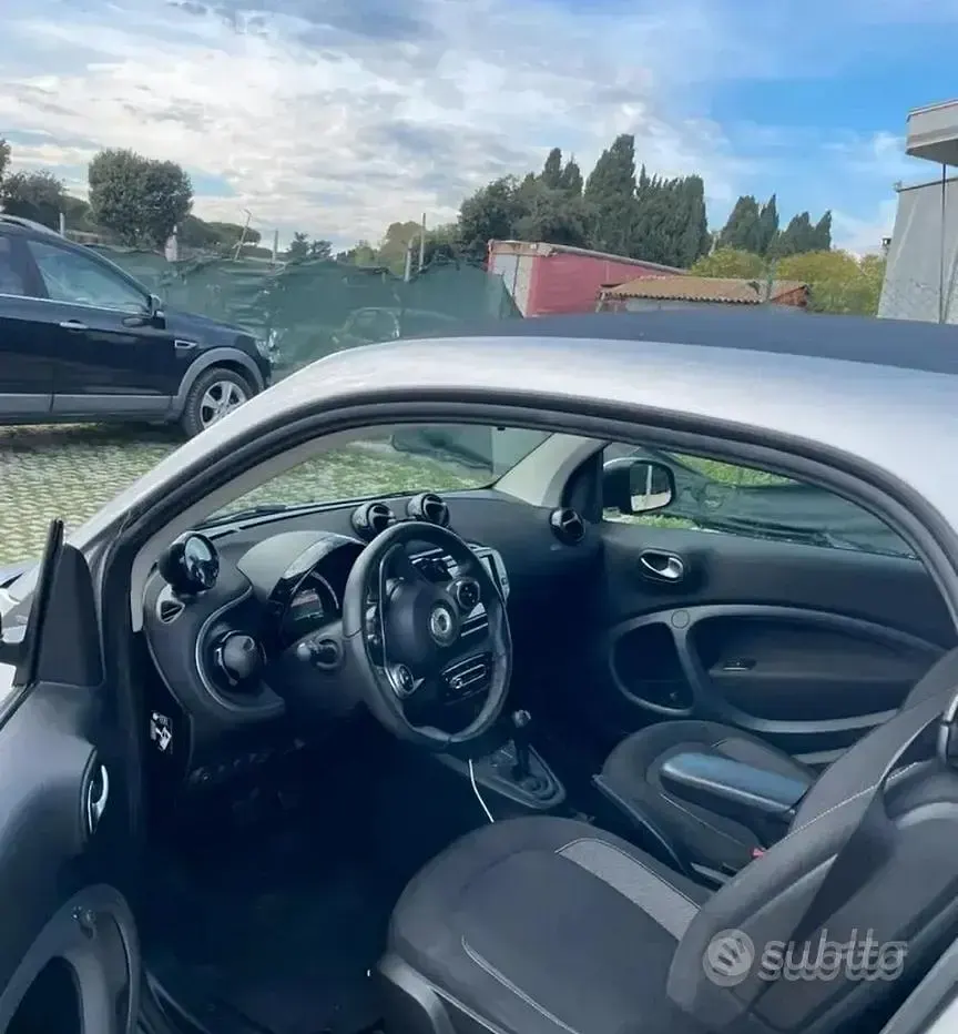 Usata Smart ForTwo Electric Drive Passion 41 kW (56 CV) 2023 Grigio Berlina