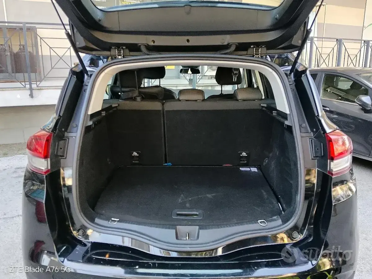 Usata Renault Scénic III 110 CV (80 kW) 2017 Nero Monovolume