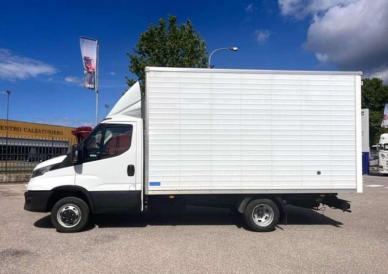 Usata Iveco Daily 136 CV (100 kW) 2024 Bianco Furgone