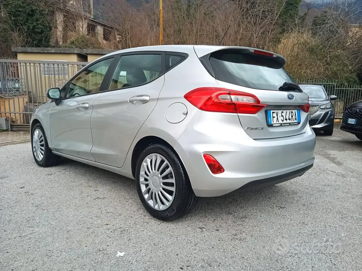 Usata Ford Fiesta 86 CV (63 kW) 2019 Grigio Utilitaria