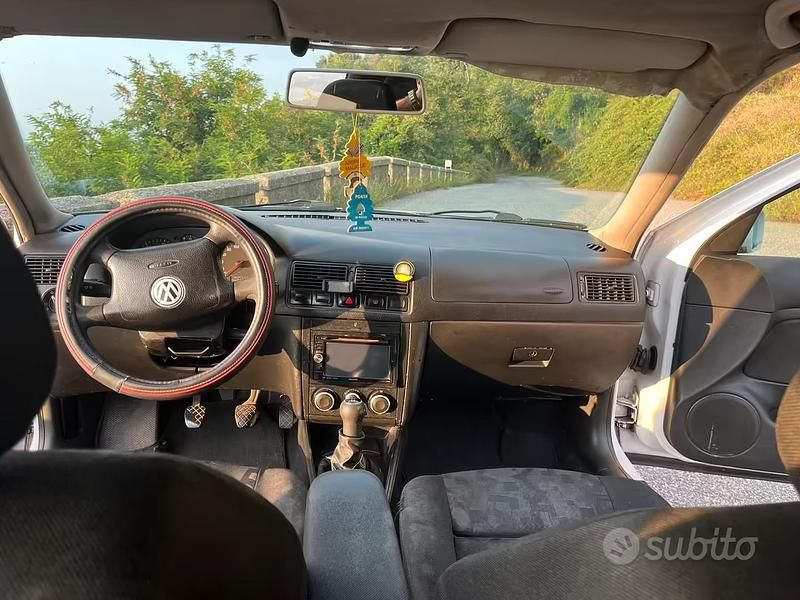 Usata VW Golf IV 90 CV (66 kW) 1997 Bianco Utilitaria