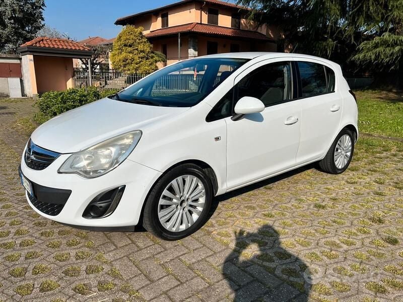 Usata Opel Corsa 86 CV (63 kW) 2011 Bianco Utilitaria