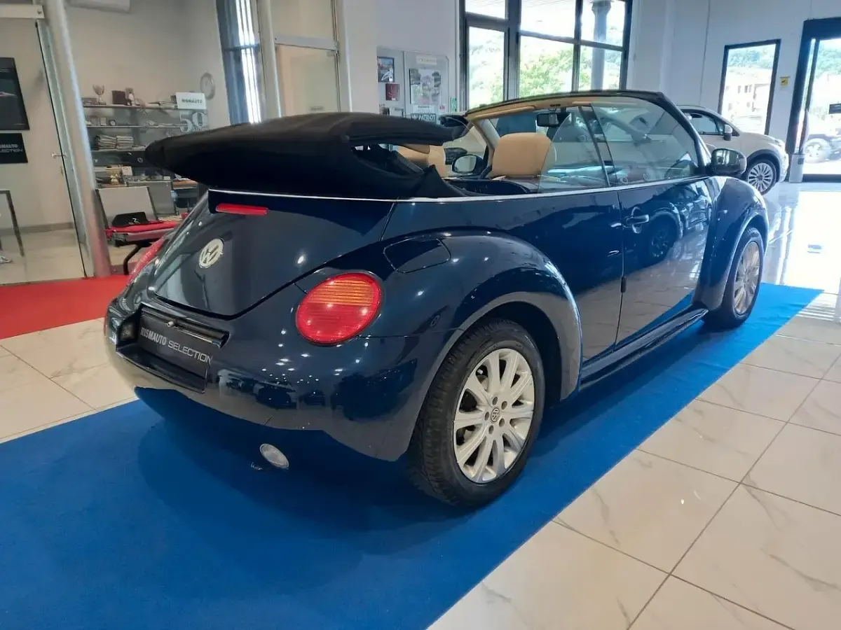 Usata VW New Beetle 75 CV (55 kW) 2003 Blu Utilitaria