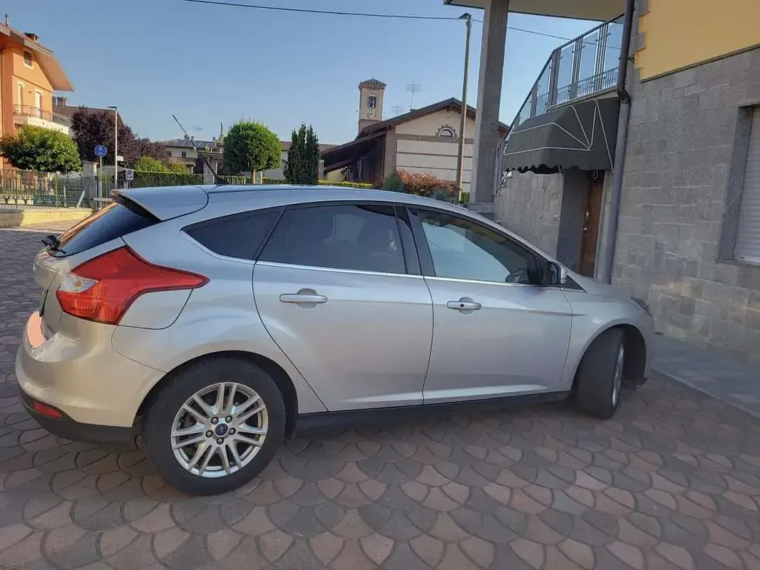 Usata Ford Focus Titanium 95 CV (69 kW) 2012 Grigio Berlina