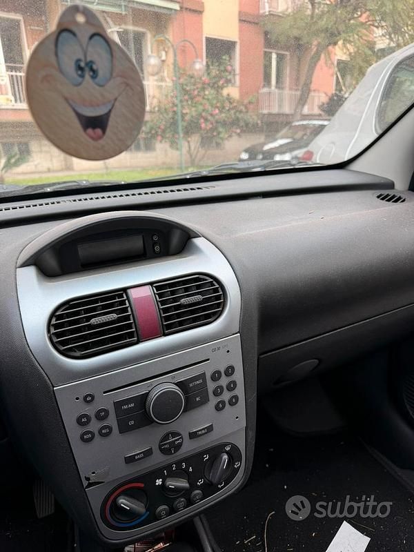 Usata Opel Corsa 69 CV (50 kW) 2006 Grigio Utilitaria