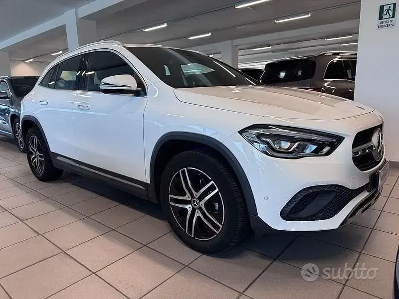 Usata Mercedes GLA180 136 CV (100 kW) 2023 Bianco SUV