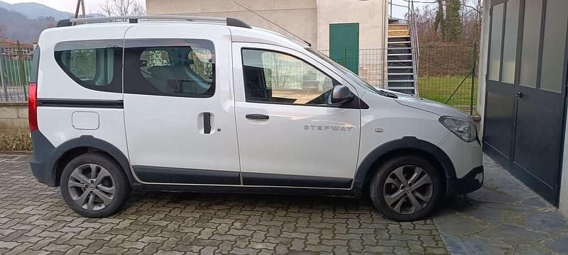Usata Dacia Dokker Lauréate 75 CV (55 kW) 2016 Monovolume