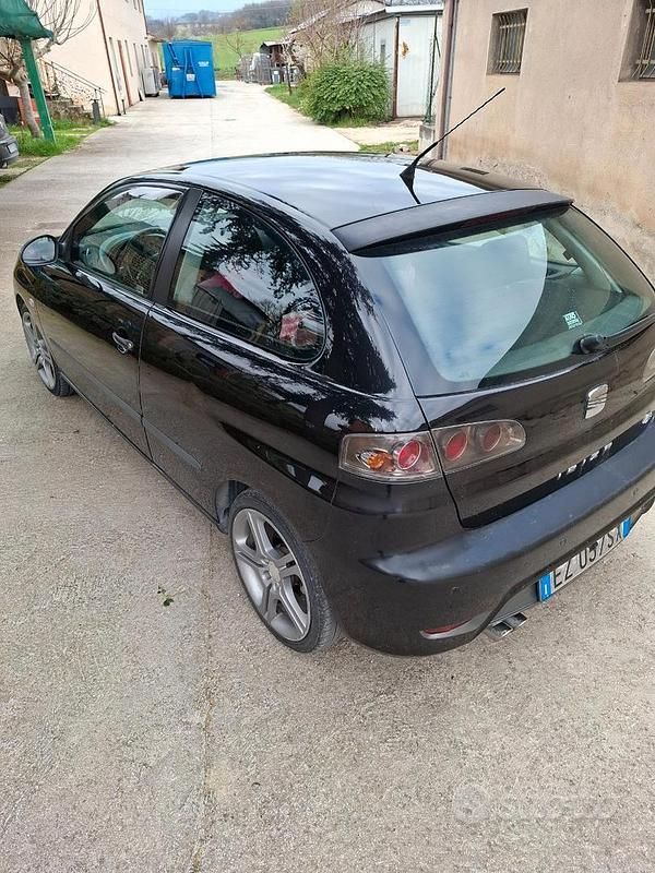 Usata Seat Ibiza 105 CV (77 kW) 2008 Nero Monovolume