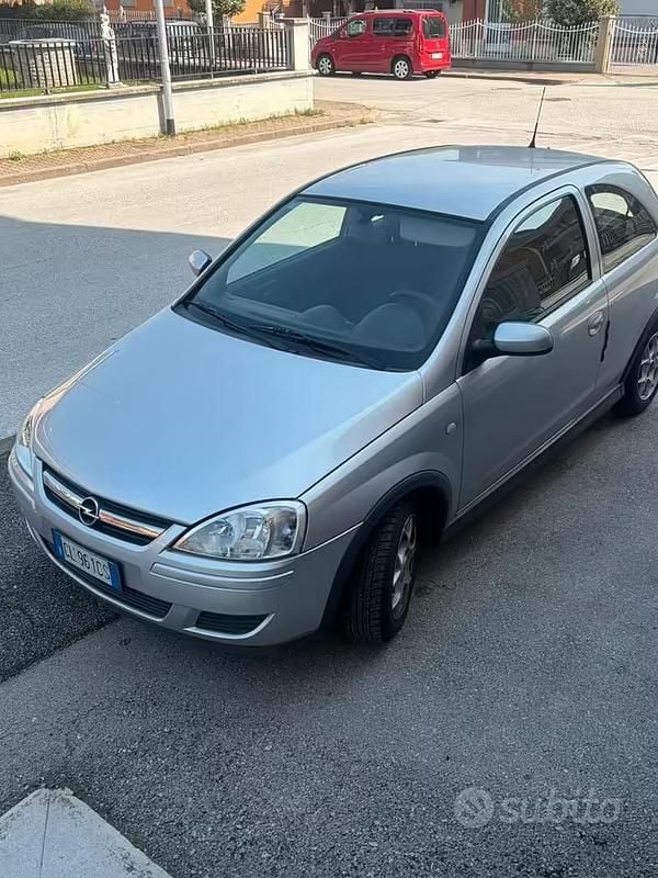 Usata Opel Corsa 75 CV (55 kW) 2003 Utilitaria