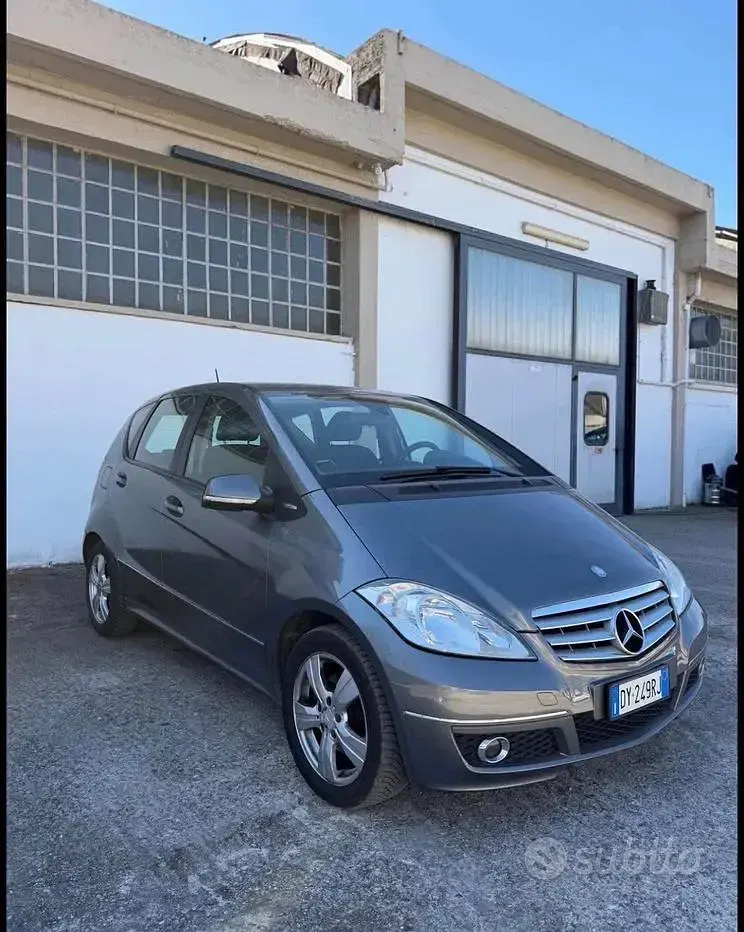 Usata Mercedes A180 Avantgarde 109 CV (80 kW) 2010 Grigio Berlina
