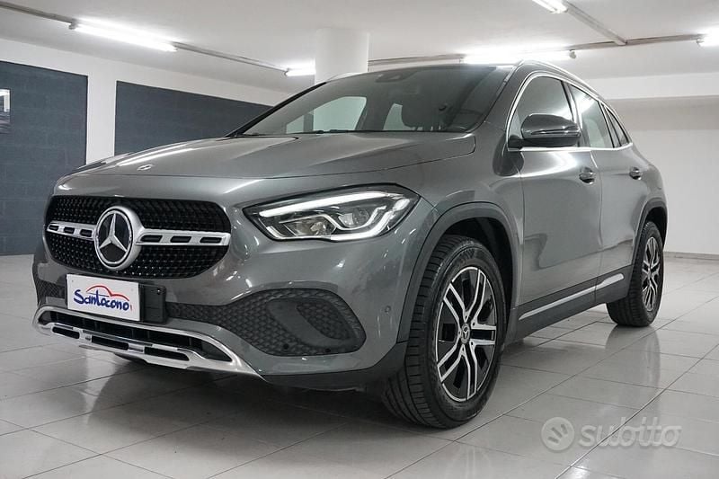 Usata Mercedes GLA180 115 CV (84 kW) 2020 Grigio SUV