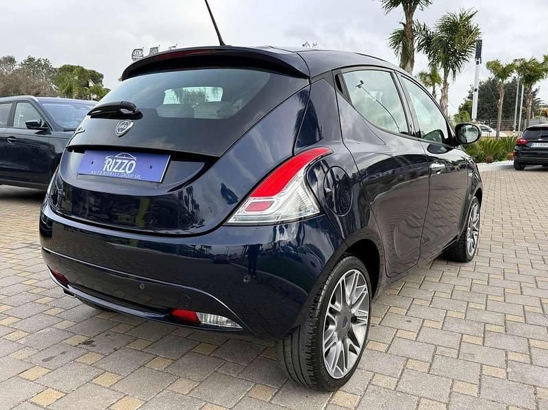 Usata Lancia Ypsilon Gold 69 CV (50 kW) 2012 Bianco Utilitaria