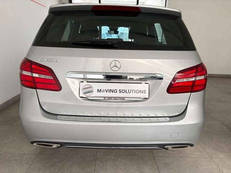 Usata Mercedes B180 Premium 109 CV (80 kW) 2018 Argento Utilitaria