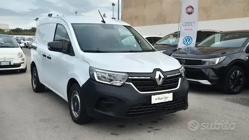 Usado Renault Kangoo 95 CV (69 kW) 2023 Blanco Monovolumen