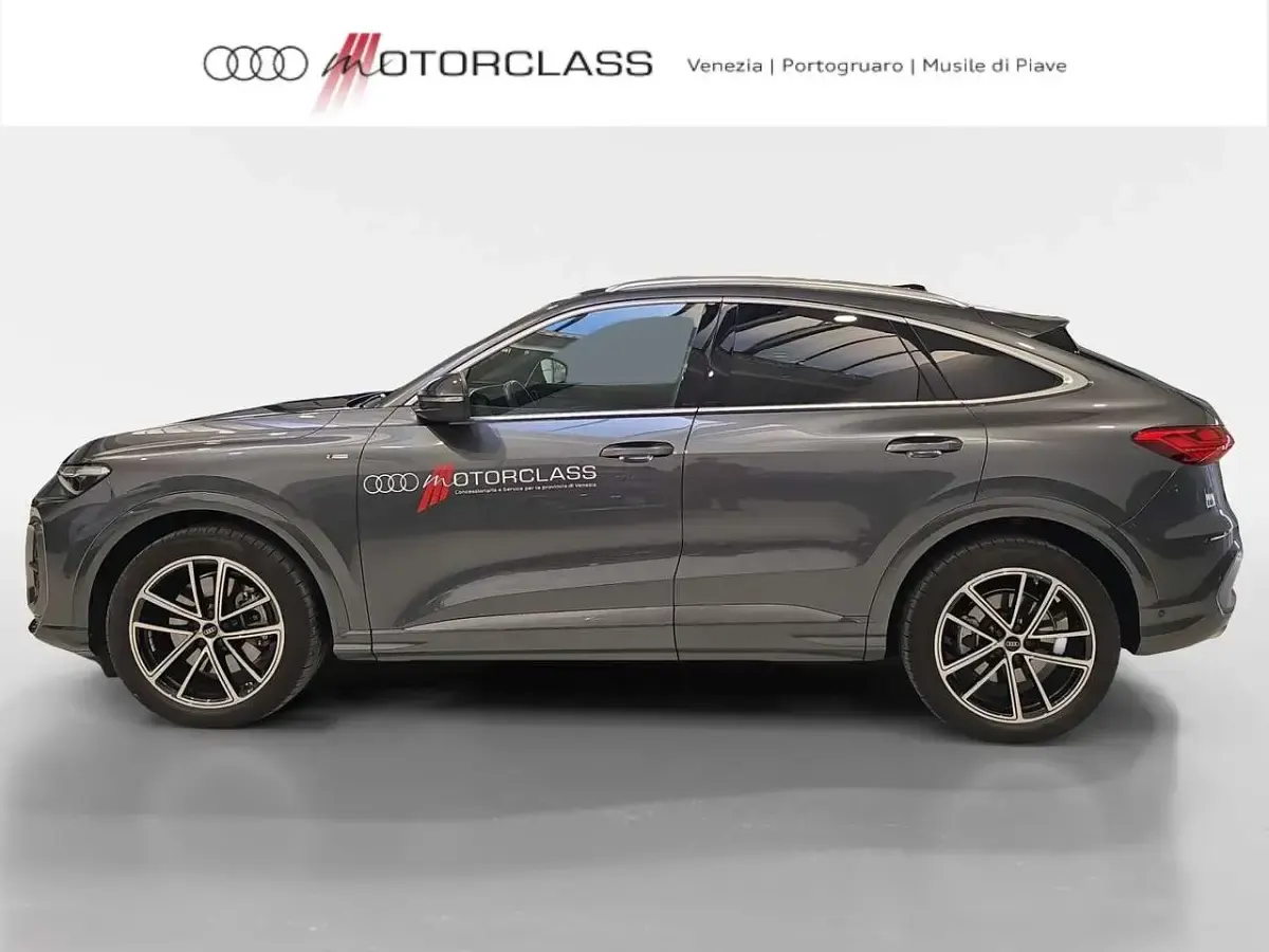 Usata Audi Q5 Sportback S-Line 204 CV (150 kW) 2025 Grigio SUV
