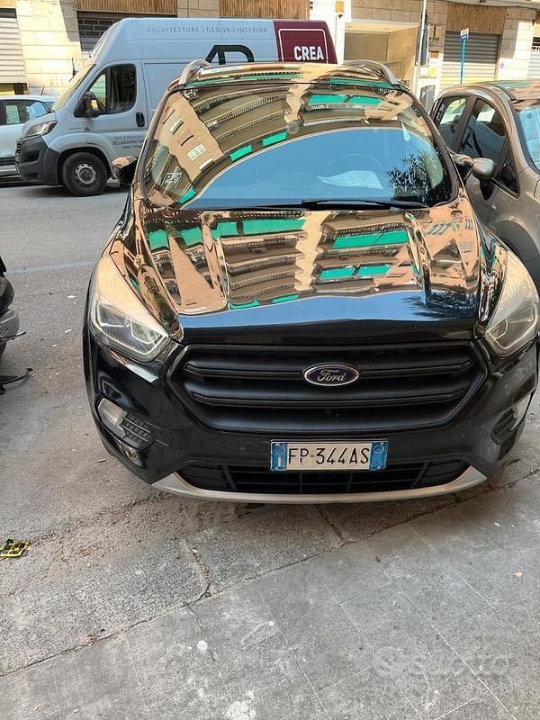 Nero Usata 2018 Ford Kuga SUV | 12.500 € - Immagine 1/4