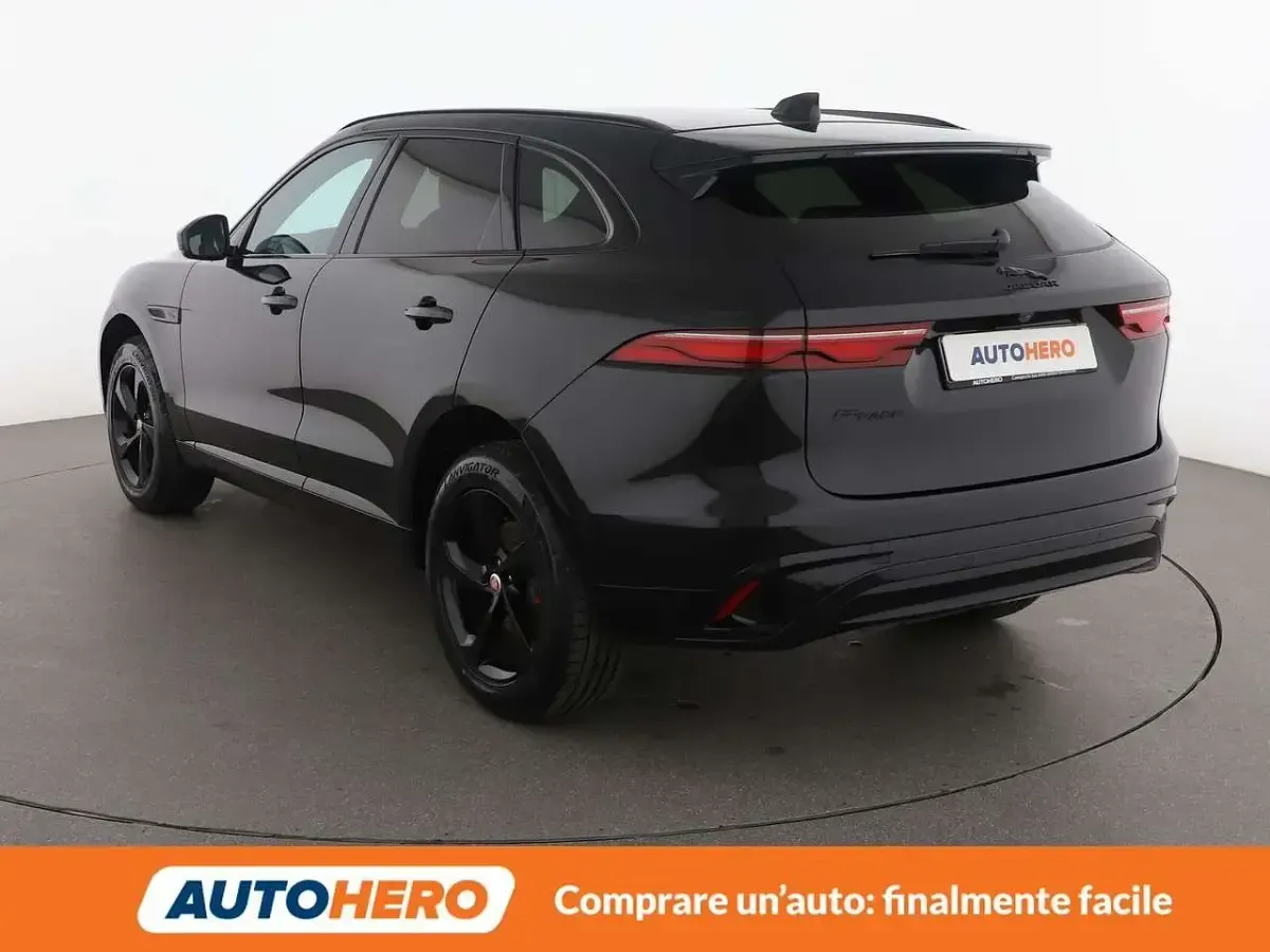 Begagnad Jaguar F-Pace R-Dynamic 204 HK (150 kW) 2022 Svart SUV