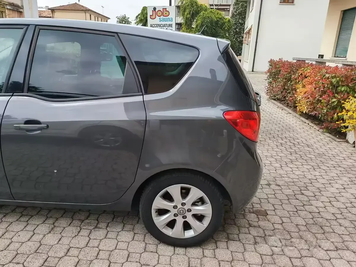 Usata Opel Meriva 110 CV (80 kW) 2012 Grigio Monovolume