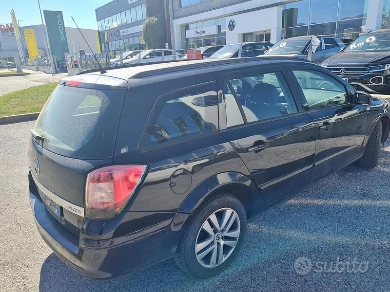 Usata Opel Astra 82 CV (60 kW) 2009 Nero Station wagon