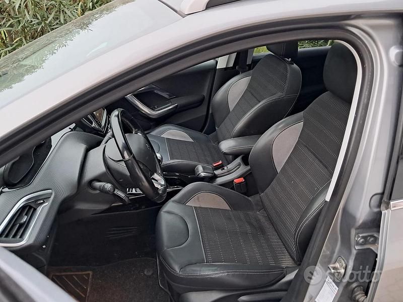 Usata Peugeot 2008 Allure 131 CV (96 kW) 2016 Grigio SUV