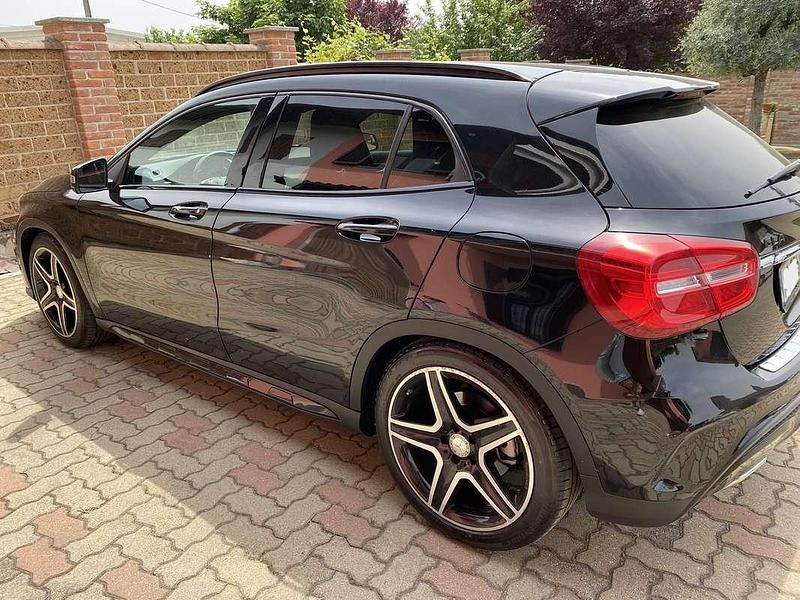 Usata Mercedes GLA220 177 CV (130 kW) 2016 SUV