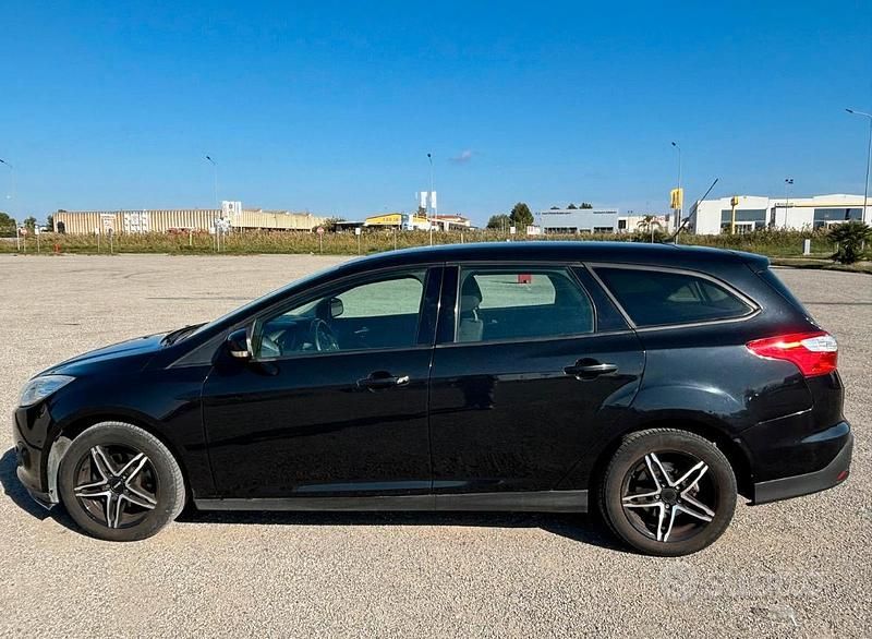 Usata Ford Focus 105 CV (77 kW) 2013 Nero Station wagon