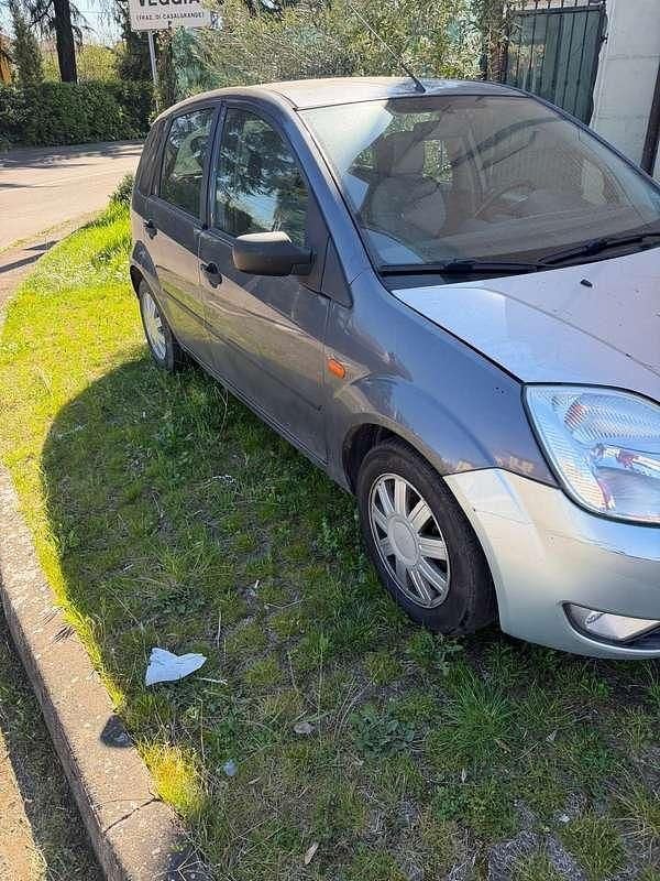 Second-hand Ford Fiesta Ghia 79 CP (58 kW) 2002 Hatchback