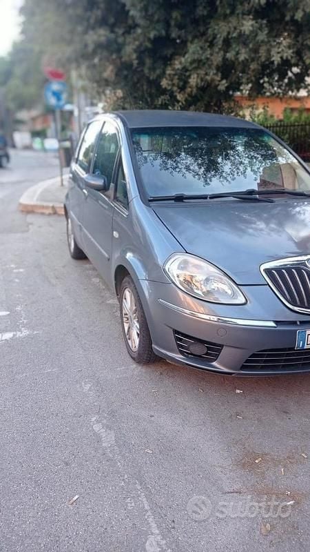 Usata Lancia Musa 75 CV (55 kW) 2009 Grigio Monovolume