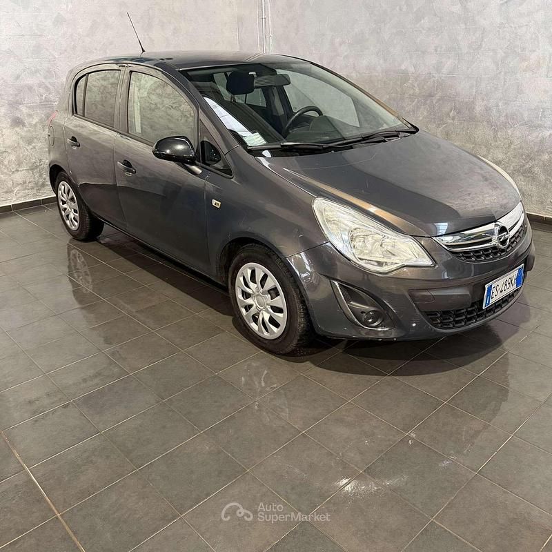 Usata Opel Corsa Edition 86 CV (63 kW) 2013 Grigio Berlina