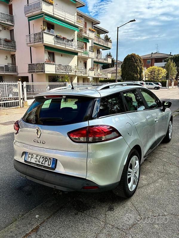 Usata Renault Clio GrandTour Zen 90 CV (66 kW) 2018 Grigio Station wagon