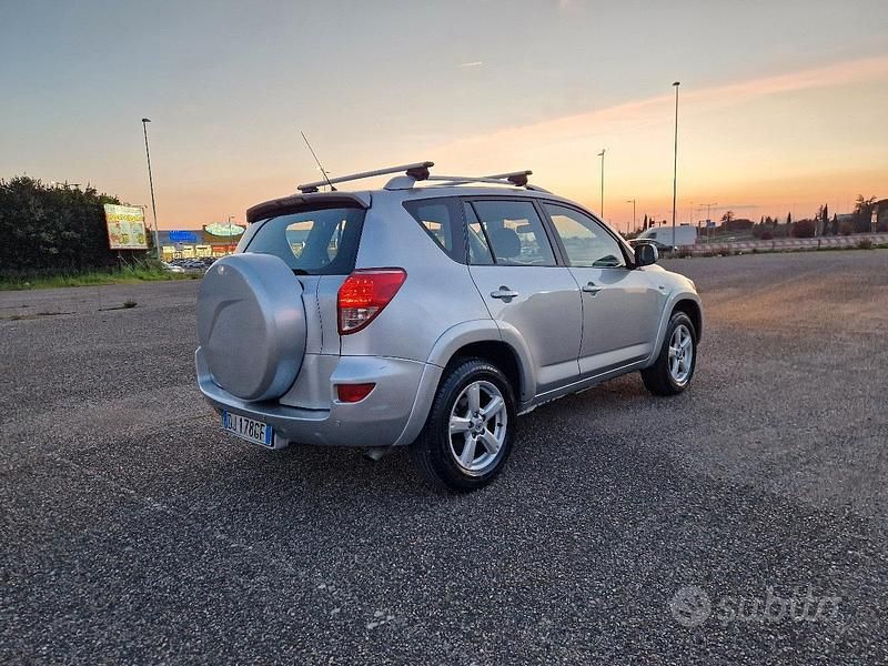 Usata Toyota RAV4 Luxury 177 CV (130 kW) 2007 Grigio SUV