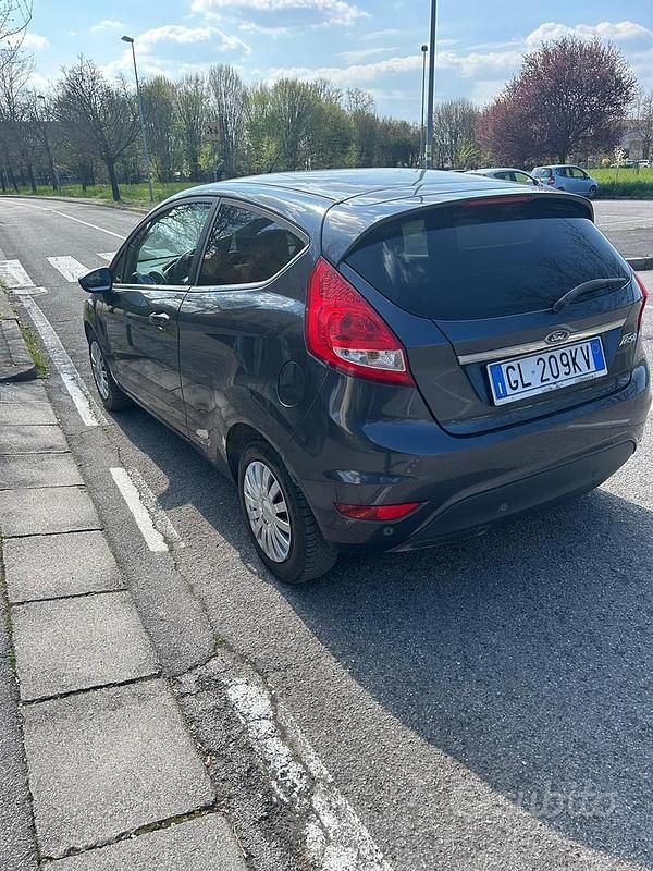 Usata Ford Fiesta Titanium 2009 Grigio Utilitaria