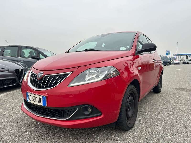 Usata Lancia Ypsilon Gold 69 CV (50 kW) 2021 Rosso Utilitaria