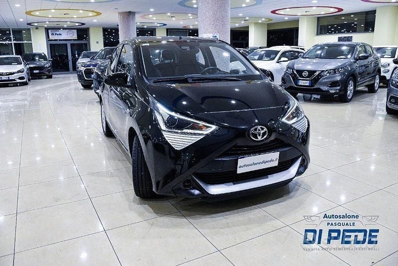 Usata Toyota Aygo Cool 72 CV (52 kW) 2021 Nero Utilitaria