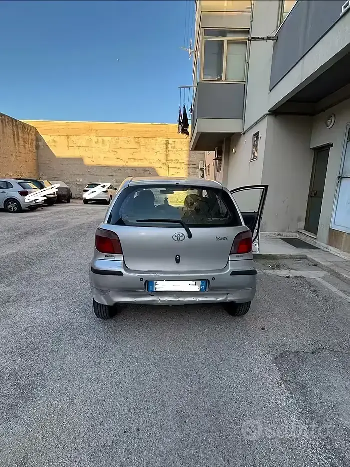 Usata Toyota Yaris 68 CV (50 kW) 2001 Berlina