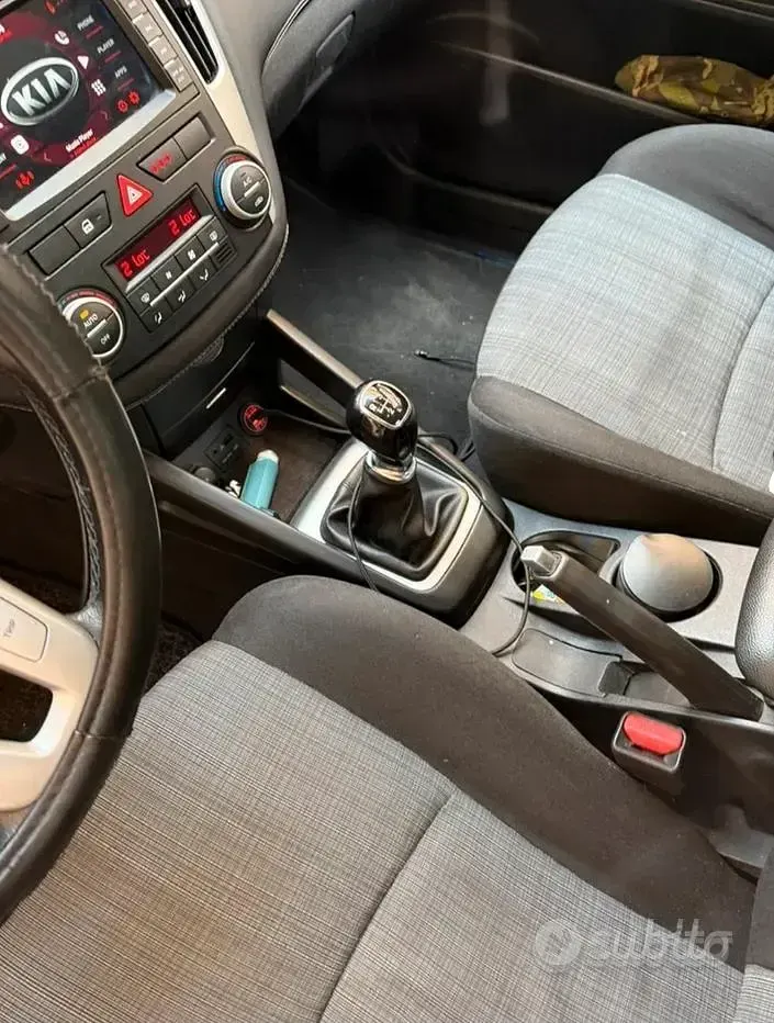 Usata Kia Ceed 115 CV (84 kW) 2010 Grigio Utilitaria