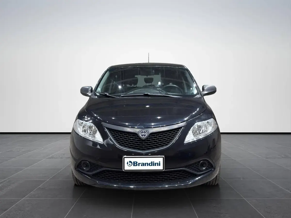 Usata Lancia Ypsilon Silver 69 CV (50 kW) 2018 Nero Utilitaria