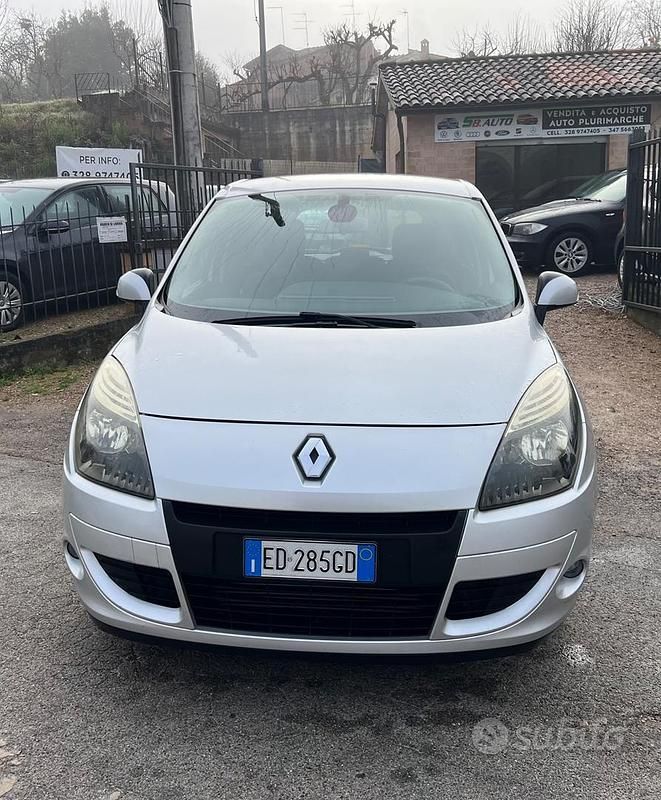 Usata Renault Scénic III 110 CV (80 kW) 2010 Grigio Monovolume