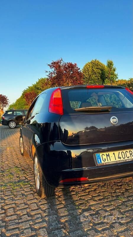 Usata Fiat Grande Punto Dynamic 77 CV (56 kW) 2009 Blu Utilitaria