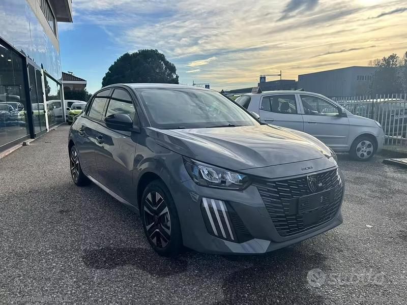 Usata Peugeot 208 Allure 102 CV (75 kW) 2025 Grigio Utilitaria