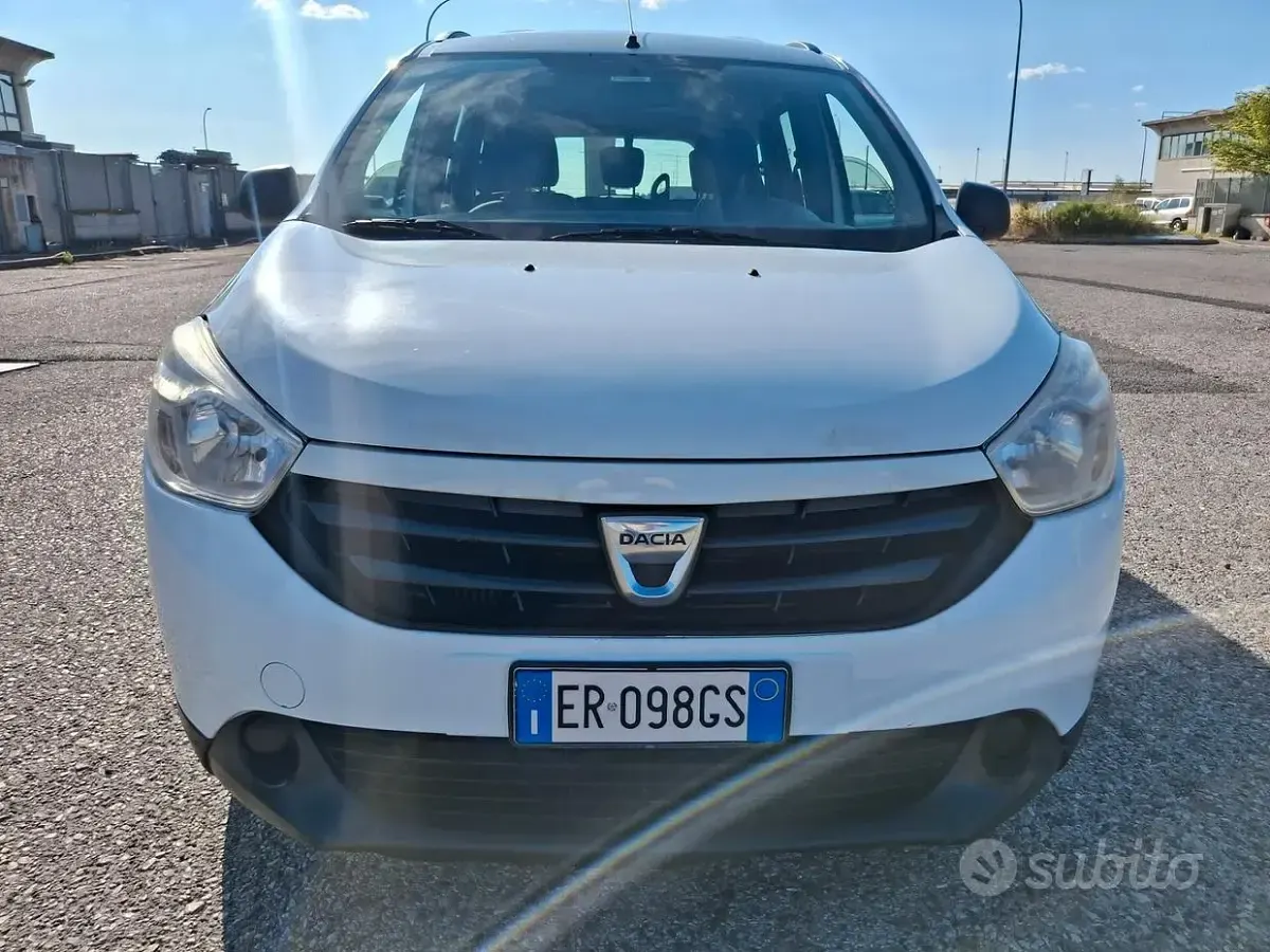 Usata Dacia Lodgy 90 CV (66 kW) 2013 Bianco Monovolume