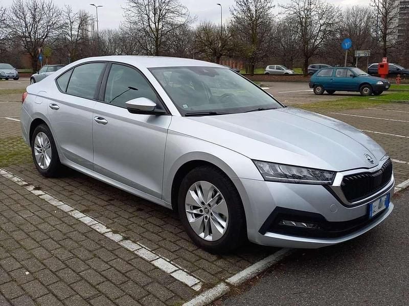Usata Skoda Octavia Ambition 150 CV (110 kW) 2023 Argento brillante Berlina