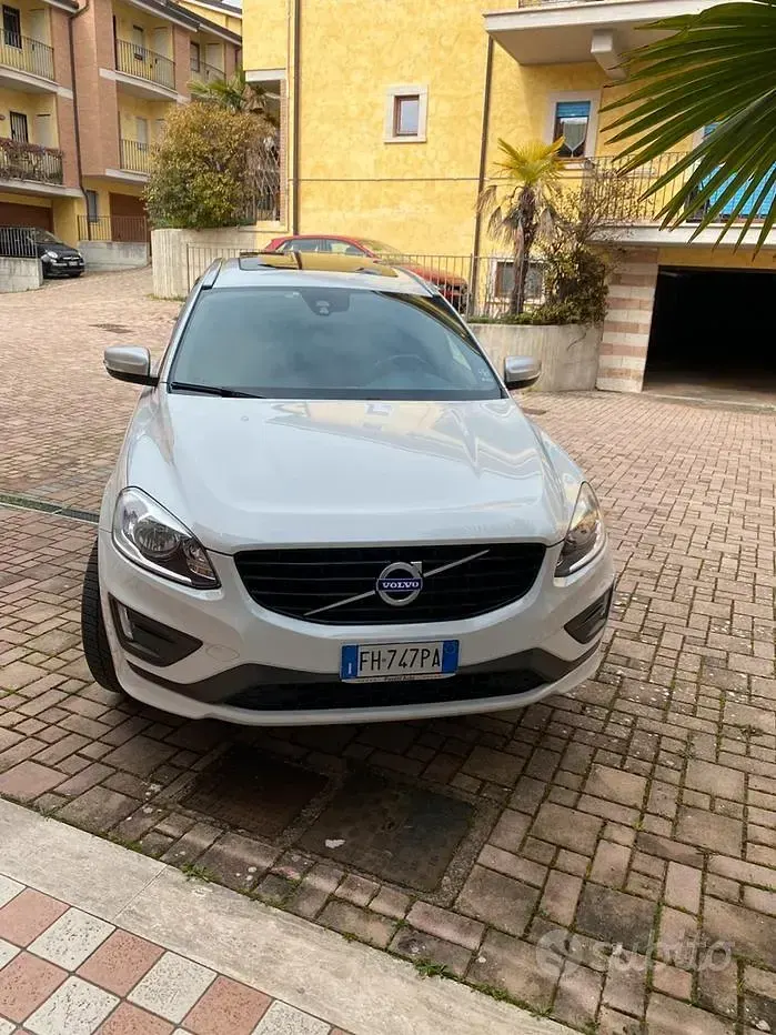 Usata Volvo XC60 R-Design 190 CV (139 kW) 2017 Bianco SUV