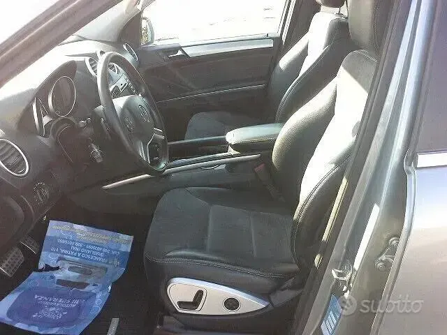 Usata Mercedes ML350 224 CV (164 kW) 2009 Grigio SUV