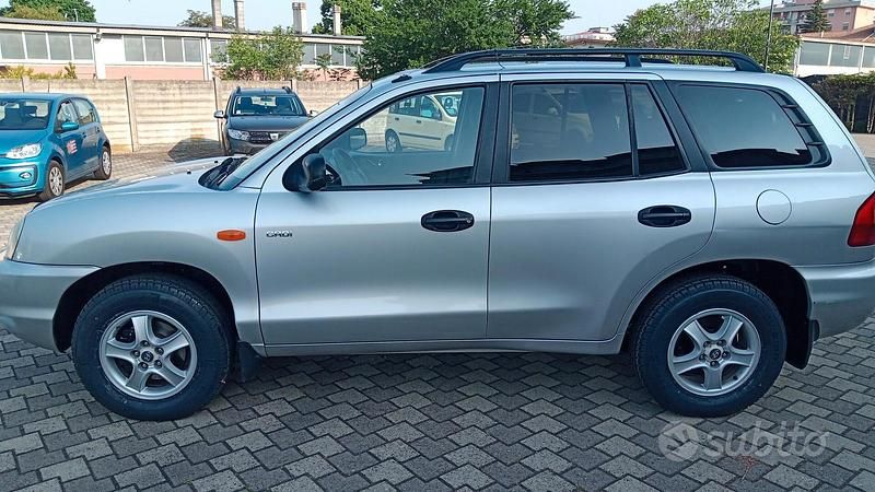Usata Hyundai Santa Fe 112 CV (82 kW) 2004 Grigio SUV